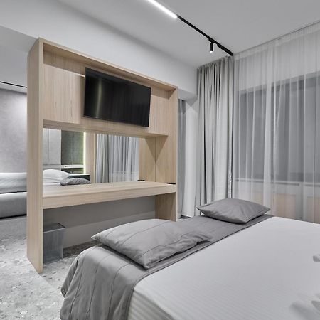Avo Hotel Ръмнику Сарат Екстериор снимка