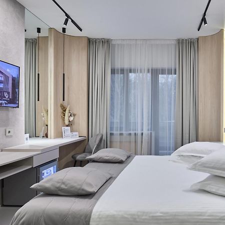 Avo Hotel Ръмнику Сарат Екстериор снимка