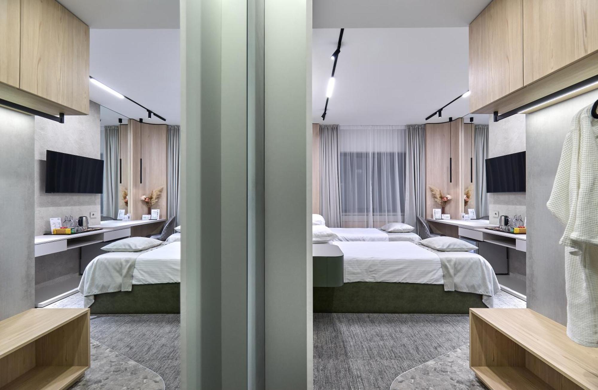 Avo Hotel Ръмнику Сарат Екстериор снимка