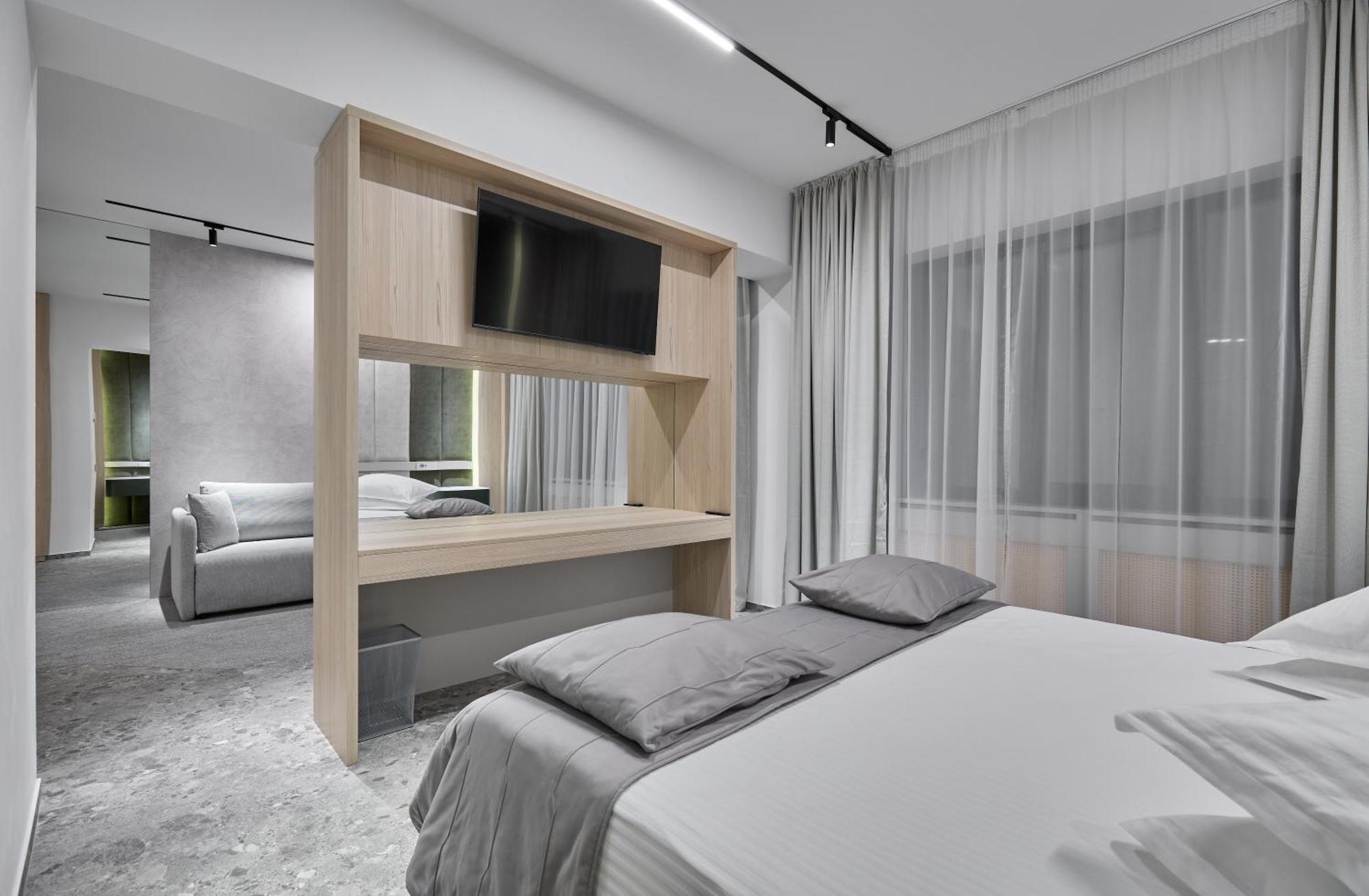 Avo Hotel Ръмнику Сарат Екстериор снимка
